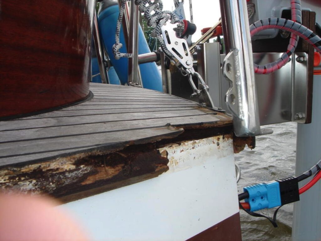 Scheuerleiste/ Teakdeck/ Heckkorb Instandsetzung Biga 26